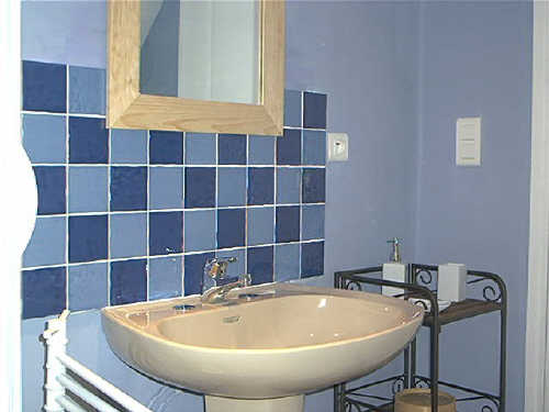 Location en Correze de chambres hotes - interieur chambre ocre